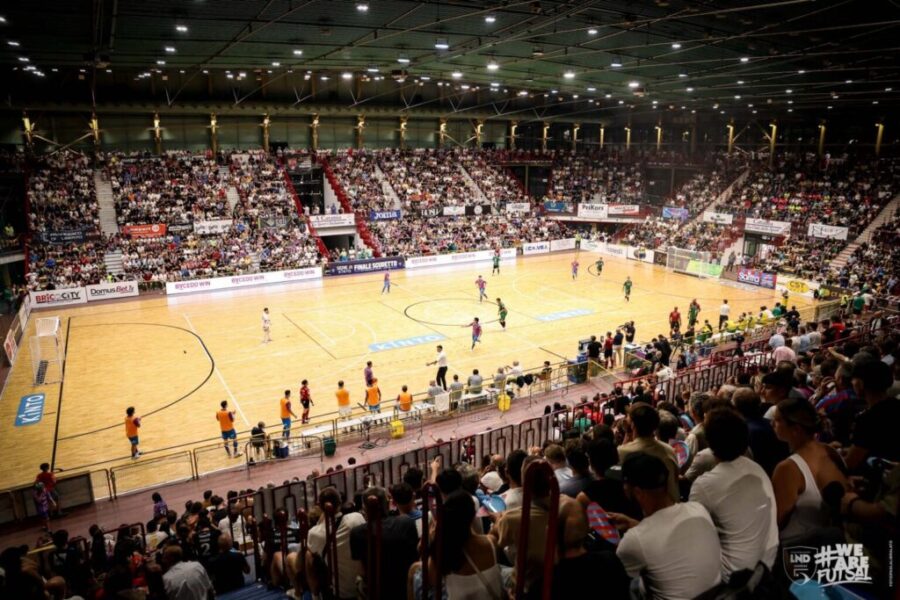 Azione di gioco durante una partita di Serie A di futsal