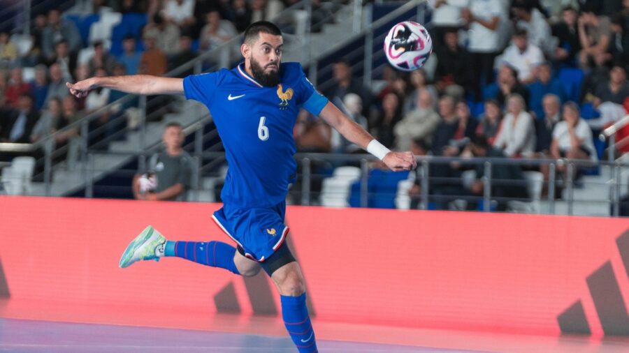 Kévin Ramirez in azione con la Nazionale francese di futsal